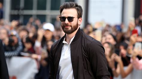 chris evans leaked nudes|Chris Evans accidentally leaked a nude and Twitter had jokes